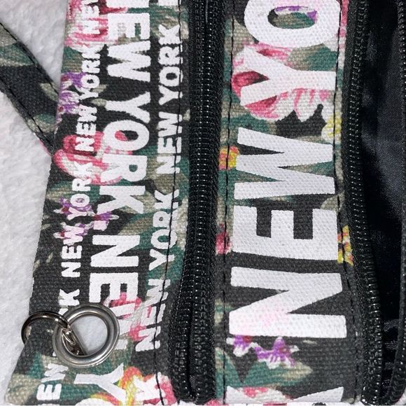 unknown Handbags - 𝅺FLORAL "New York" Monogram Canvas Dual-Zipper Cross Body Bag